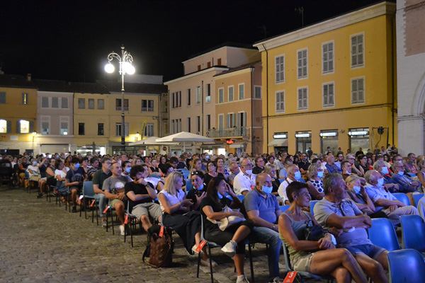 Passaggi e il territorio: Enti pubblici, cittadini e sponsor a sostegno della cultura